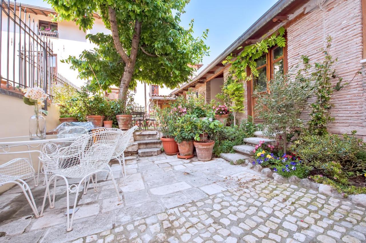 Bone Novelle Dimora Storica Palazzo Zuzi Bed & Breakfast
